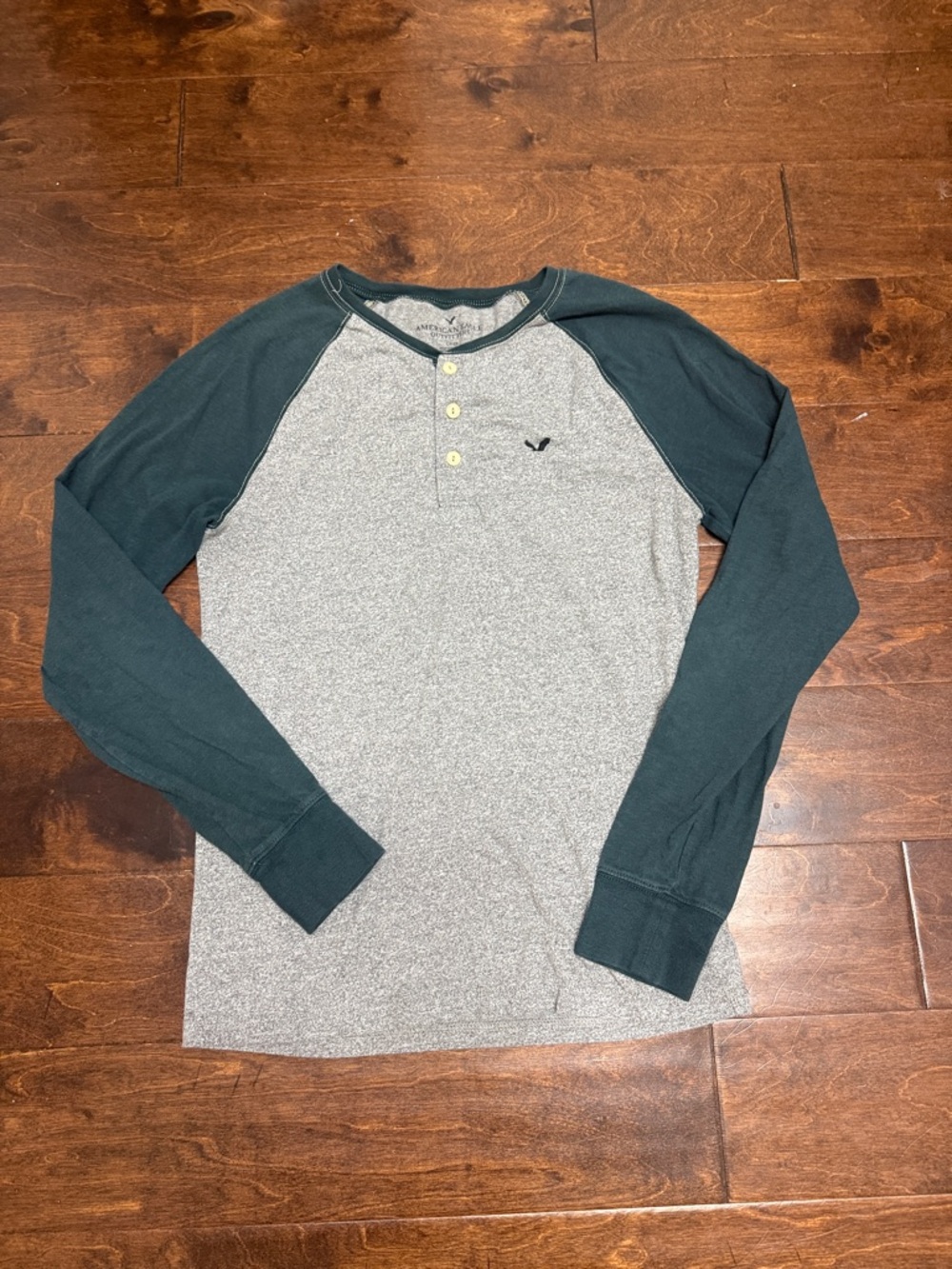 American Eagle Outfitters Heather Gray & Dark Green Henley Long Sleeve
